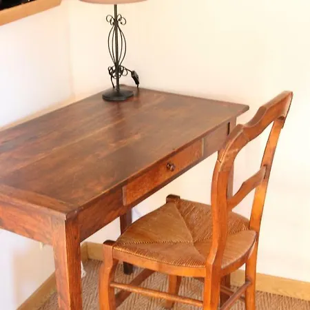 Maison St Mayeul بيت ضيافة 3*