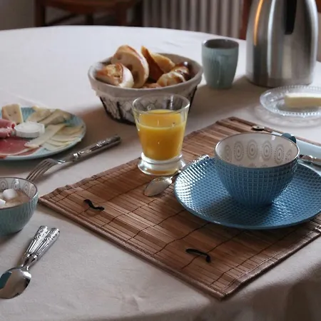 Maison St Mayeul بيت ضيافة 3*